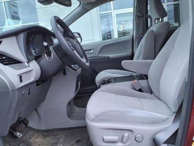 2018 Toyota Sienna LE Auto Access Seat