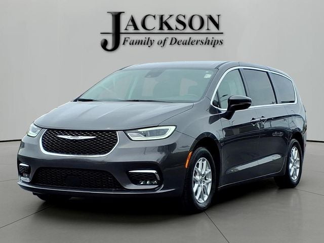 2023 Chrysler Pacifica Touring L's photo