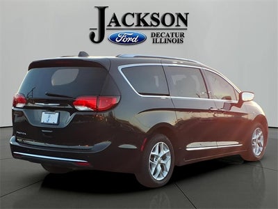 2017 Chrysler Pacifica Touring L Plus