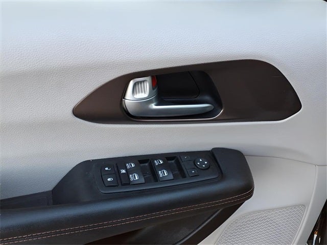 2017 Chrysler Pacifica Touring L Plus